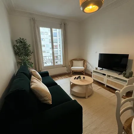 Magnifique 2 Pieces Renove A Neuf, 15, Idealement Situe דירה