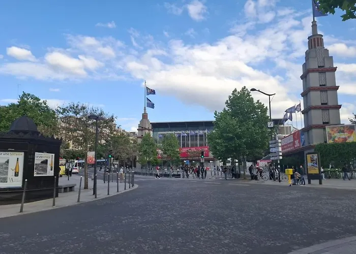 Superbe 2 Pièces Rénové, Proche De *